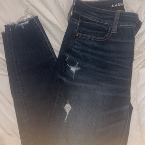 American eagle dark blue skinny jeans size 4 barley worn SUPER COMFY